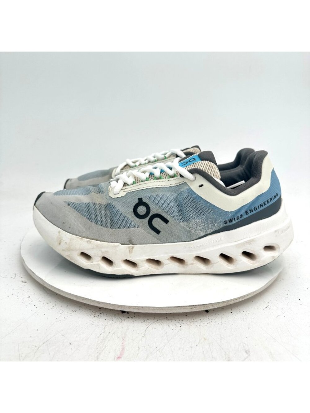 On Cloudsurfer Swiss Engineering Women Size 9.5 3WE30051025 Niagara White Shoes